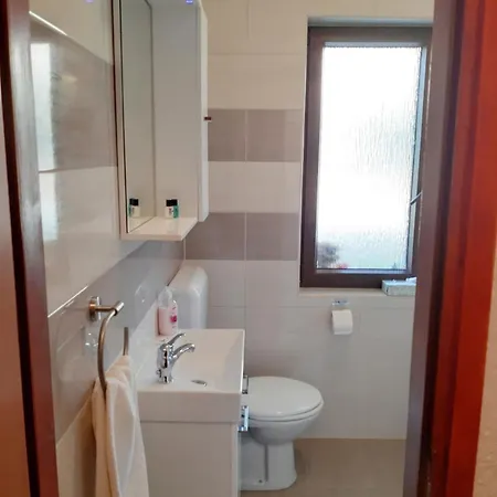 Tina & Denis Apartman *