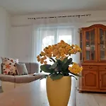 Tina & Denis 아파트 *