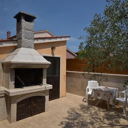 Tina & Denis Apartman Póla